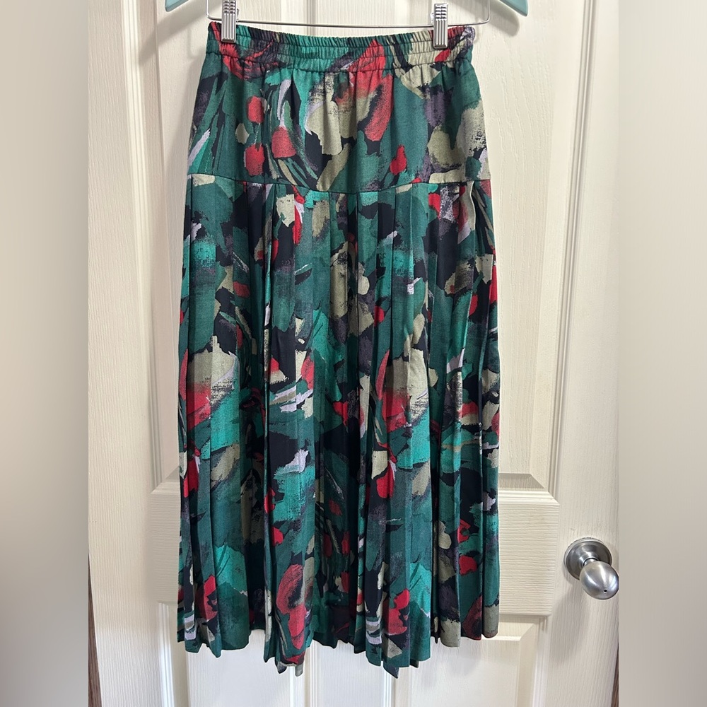 🌹Vintage skirt pleated approx size small/6 based on measurements